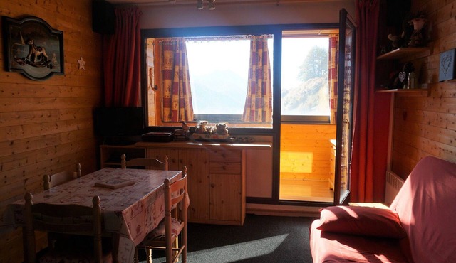 Studio cabin for 4 with view, near ski lift