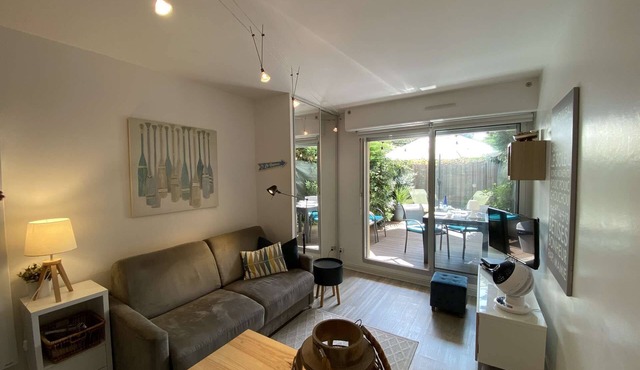 Studio cabin with beautiful terrace near the beach