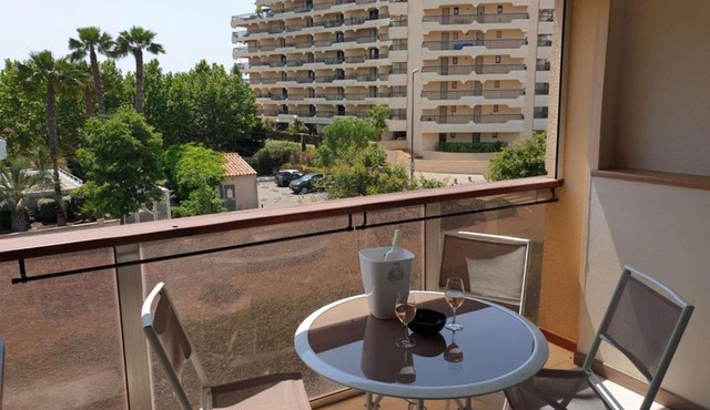 Studio Cabine 4 Pers avec Aperçu Mer, Proche Plage, Terrasse, Parking Privé et Clim à Fréjus - FR-1-226A-158