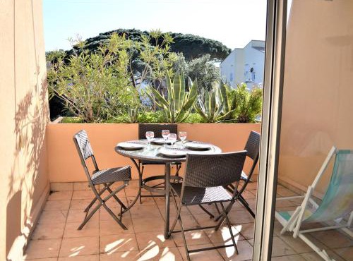 Studio Cabine avec Terrasse et Parking - Proche Centre et Plages à Cavalaire-sur-Mer - FR-1-226B-31
