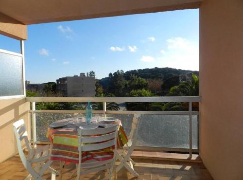 Studio cabine avec terrasse à Bormes-les-Mimosas - FR-1-251-874