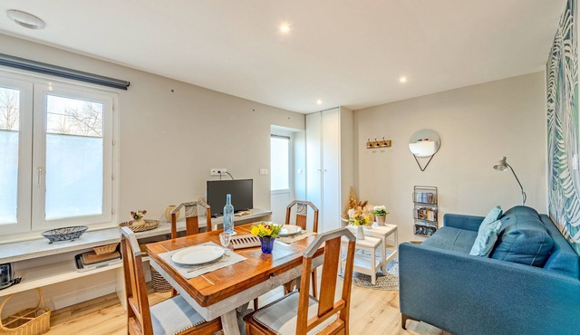 Studio 'Cap À L’ouest' with Shared Terrace, Shared Garden and Wi-Fi