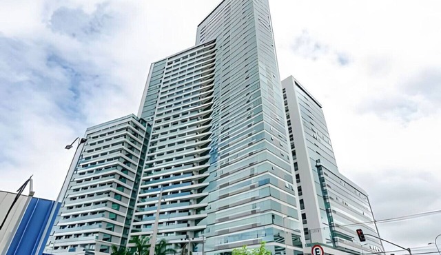 Studio Central no Prédio 7Th Avenue, com ar e vaga