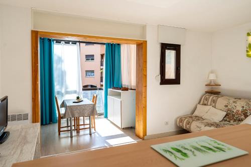 Studio chaleureux, centre de Mougins