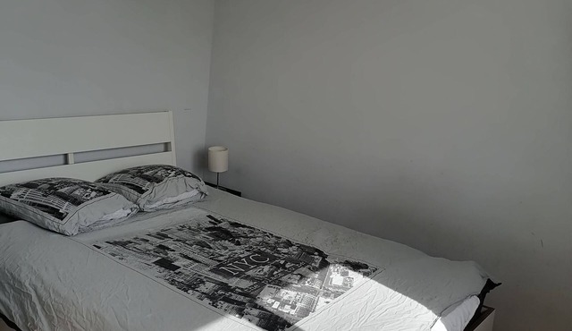 Studio-Classic-Ensuite with Shower-No view