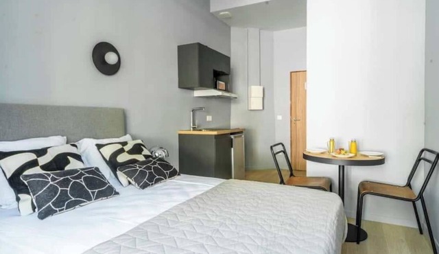 Studio climatisé & lumineux – Paris 17