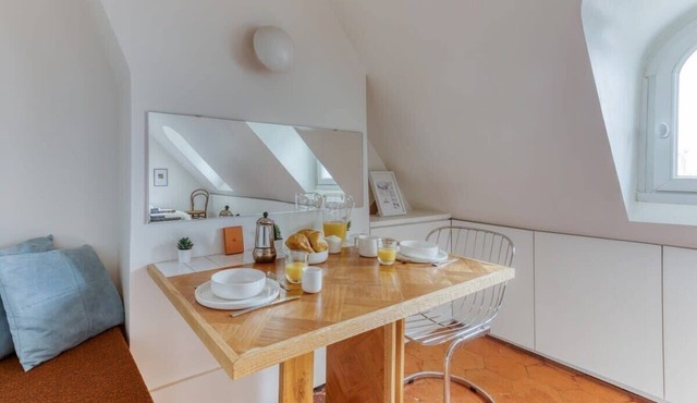 Studio Cocoon with View in the Heart of Paris 09