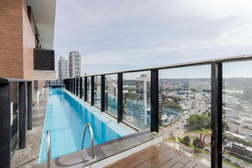 Studio com garagem, próximo do Park Barigui, piscina aquecida, academia