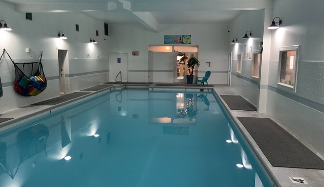 Studio Condo above downtown Gym- close to Gorge