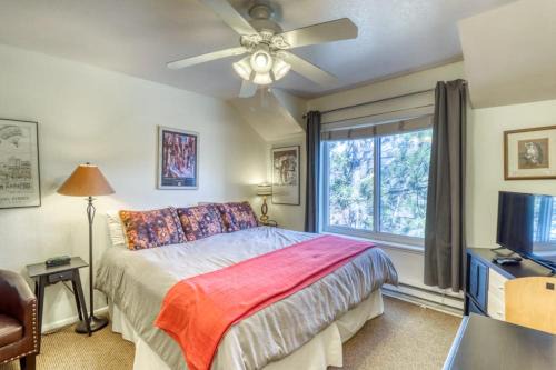 Studio condo with pool & hot tub - disability access near the slopes