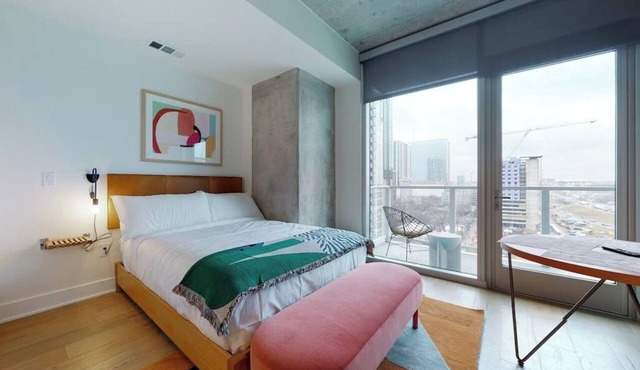 Studio condo with rooftop pool, fast WiFi, central AC & private W/D