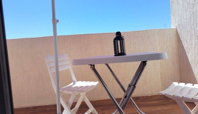 Studio cosy avec terrasse vue gare TGV