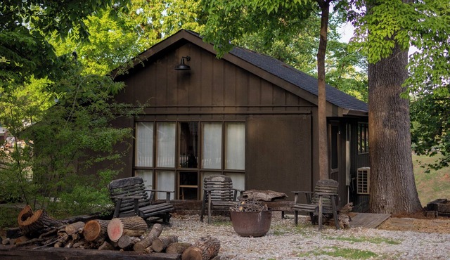 Studio, Custom Lakeside Experience w Kayaks & King