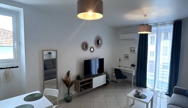 Studio Dans Villa Idéalement Situé Proche Mer, Tram, Aéroport