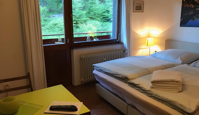 Studio '4' with Shared Terrace, Balcony and Wi-Fi