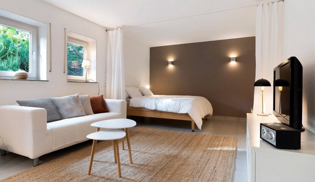 Studio Apartment 'Ferienwohnung Vino9' with Private Garden and Wi-Fi