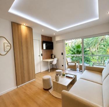 Studio design avec terrasse Cannes centre palais festival