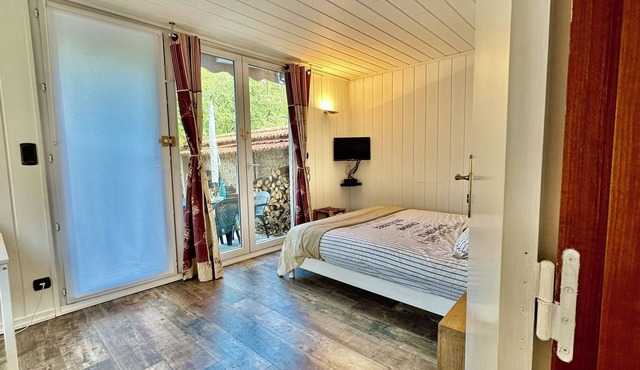 Studio du Bourgneuf in Chartres, with terrace, garden and swimming pool