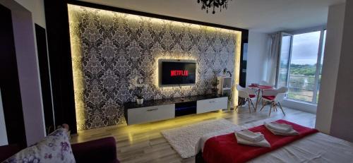 Studio Elegance - Panoramic River View