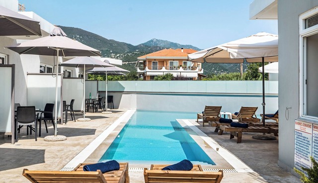 Studio 'Family Junior Suite' with Shared Pool, Wi-Fi and Air Conditioning