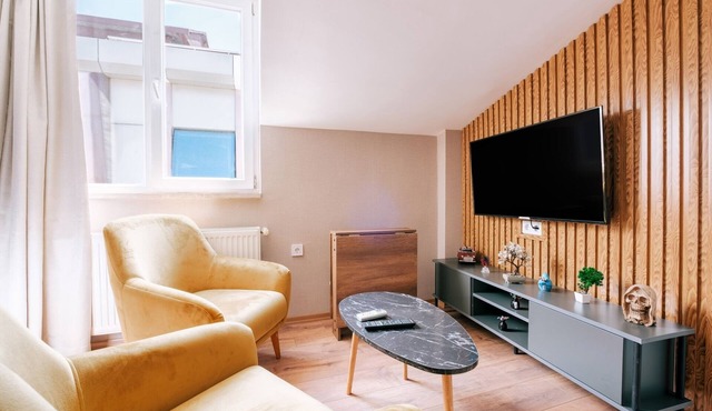 Studio Flat 2 min to Metro, Near Marmara Park