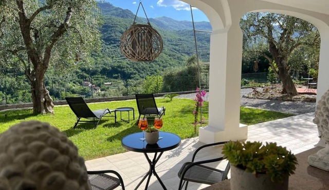 Studio flat 'Casa Albareto' with very quiet, sunny south-facing location