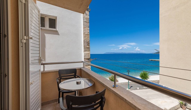 Studio flat near beach Drašnice, Makarska (AS-6697-b)