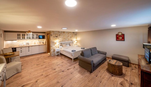 Studio Flat - Sleeps 3 - Parking - Wifi