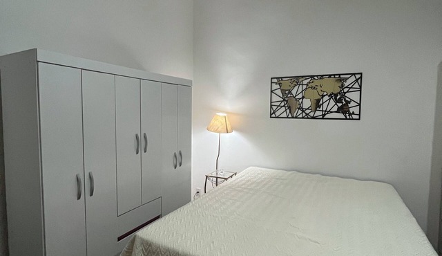 Studio flat with kitchen in central area with air conditioning and garage