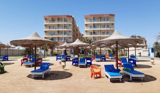 Studio flat with balcony, free access to beach and pools at Casablanca Beach
