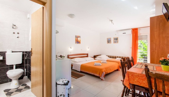 Studio flat with balcony Duće, Omiš (AS-16877-c)