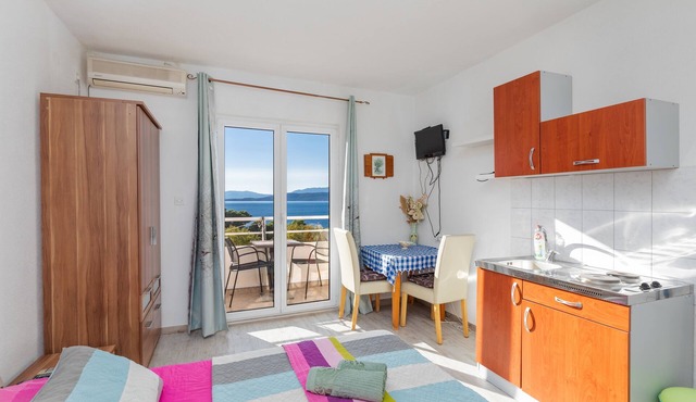 Studio flat with balcony and sea view Igrane, Makarska (AS-22690-a)