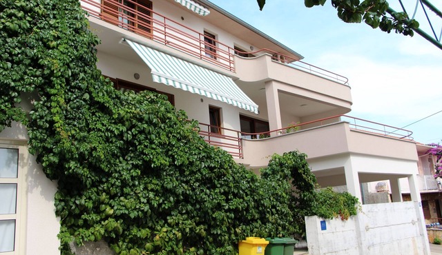 Studio flat with balcony and sea view Tisno, Murter (AS-5106-a)