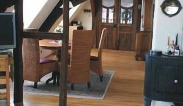 Studio flat with private car park