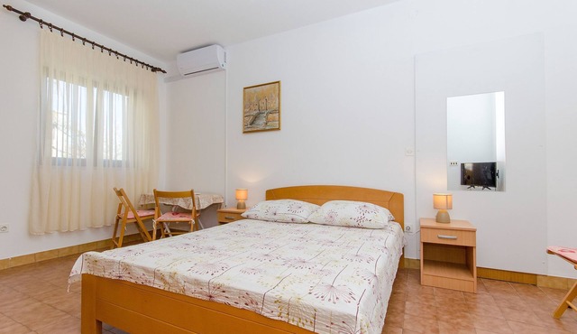 Studio flat with terrace Postira, Brač (AS-765-a)