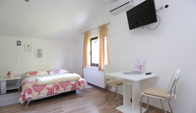 Studio flat with terrace Donje Taborište (Plitvice) (AS-17486-a)