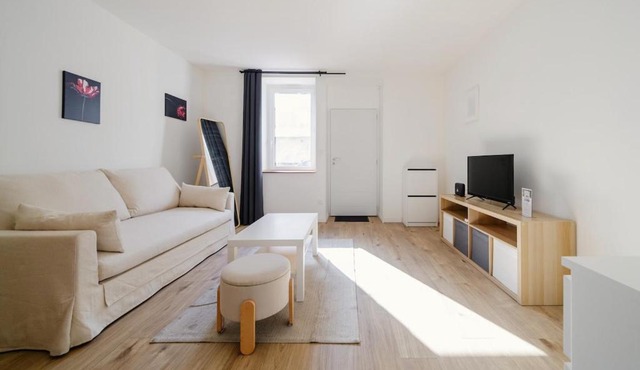 Studio for 2 people - Air-conditioned - Train station and city center