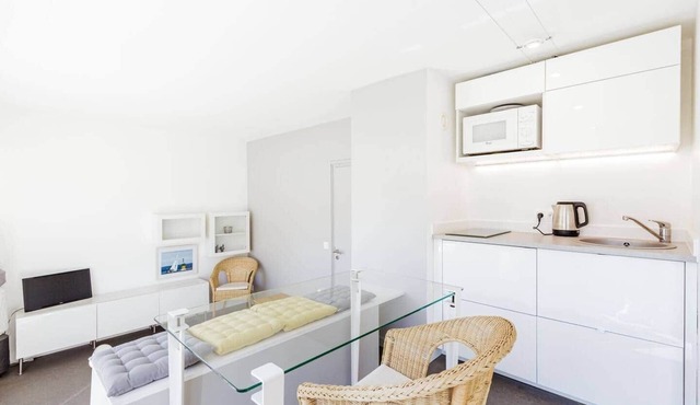 Studio for 2p student or professional Lease Mobility