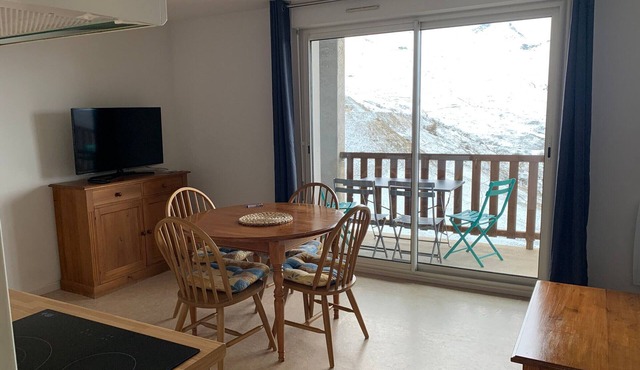 Studio for 4 with balcony 400m from slopes, free shuttle, ski-in/ski-out, Spassio included
