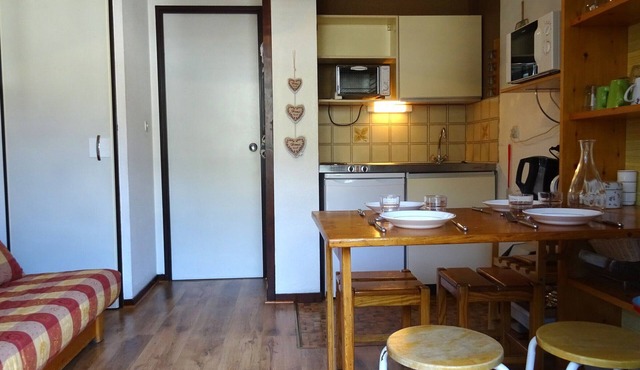 Studio for 3 with pool close to funicular