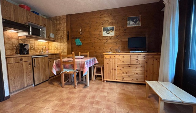 Studio near slopes with balcony!