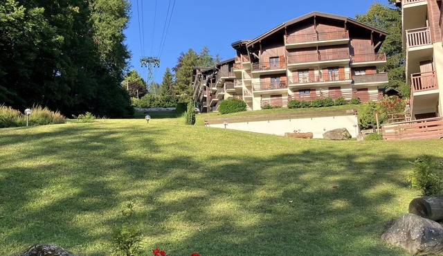 Studio with balcony 5 minutes from the center and shops. Pets welcome