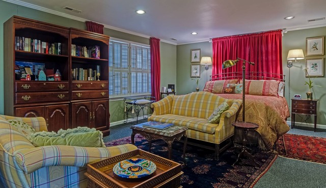 Studio Home, Walk to Downtown Franklin, Pets with fee, Veteran Owned