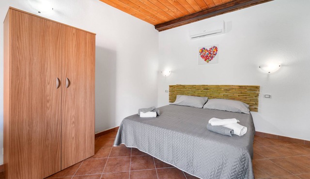 Studio 'Il Cedro' with Mountain View, Private Terrace and Air Conditioning
