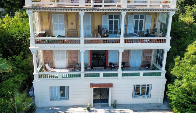 Studio in belle époque villa in the golden triangle