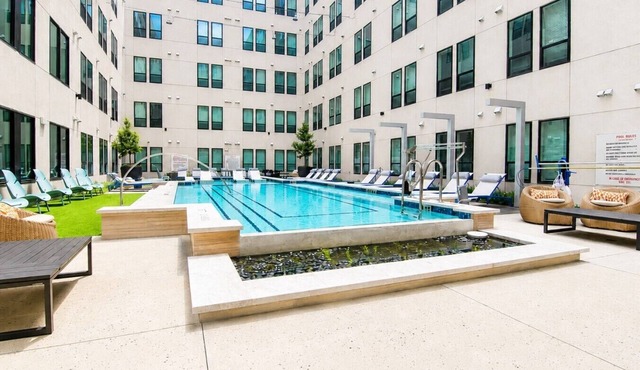 Studio in Downtown Houston | Shared Pool & Gym