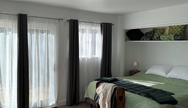 Studio in Lake Leelanau with outside entrance, king bed, & WiFi