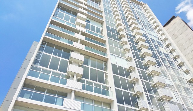Studio in Modern High Rise, AC, Pool, Gym, GREAT Location 6c