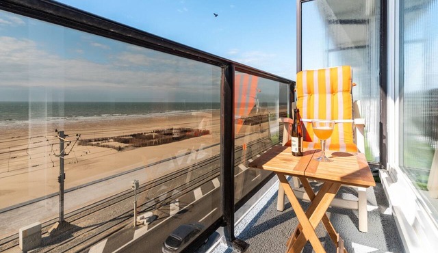 Studio in Ostend with Stunning Sea Views