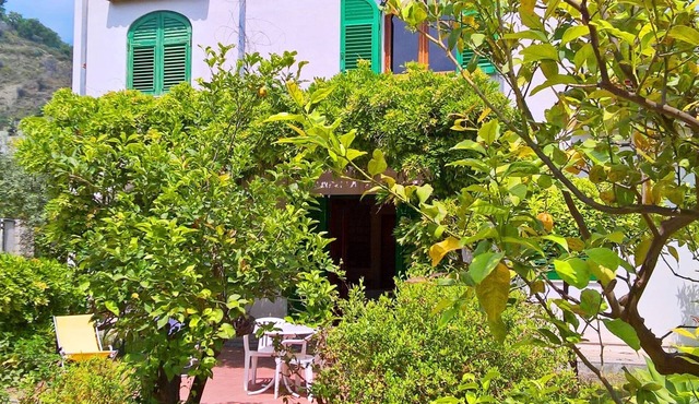studio in villa with garden on the beaches of Taormina
